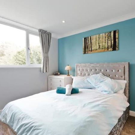 Stayinwoking At 30 Woodlands Horsell Exteriér fotografie