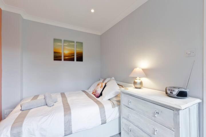 Stayinwoking At 30 Woodlands Horsell Exteriér fotografie