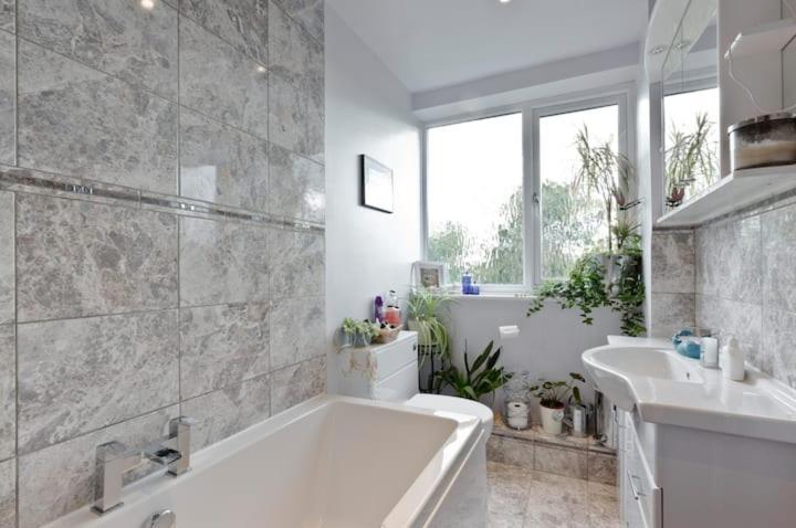 Stayinwoking At 30 Woodlands Horsell Exteriér fotografie